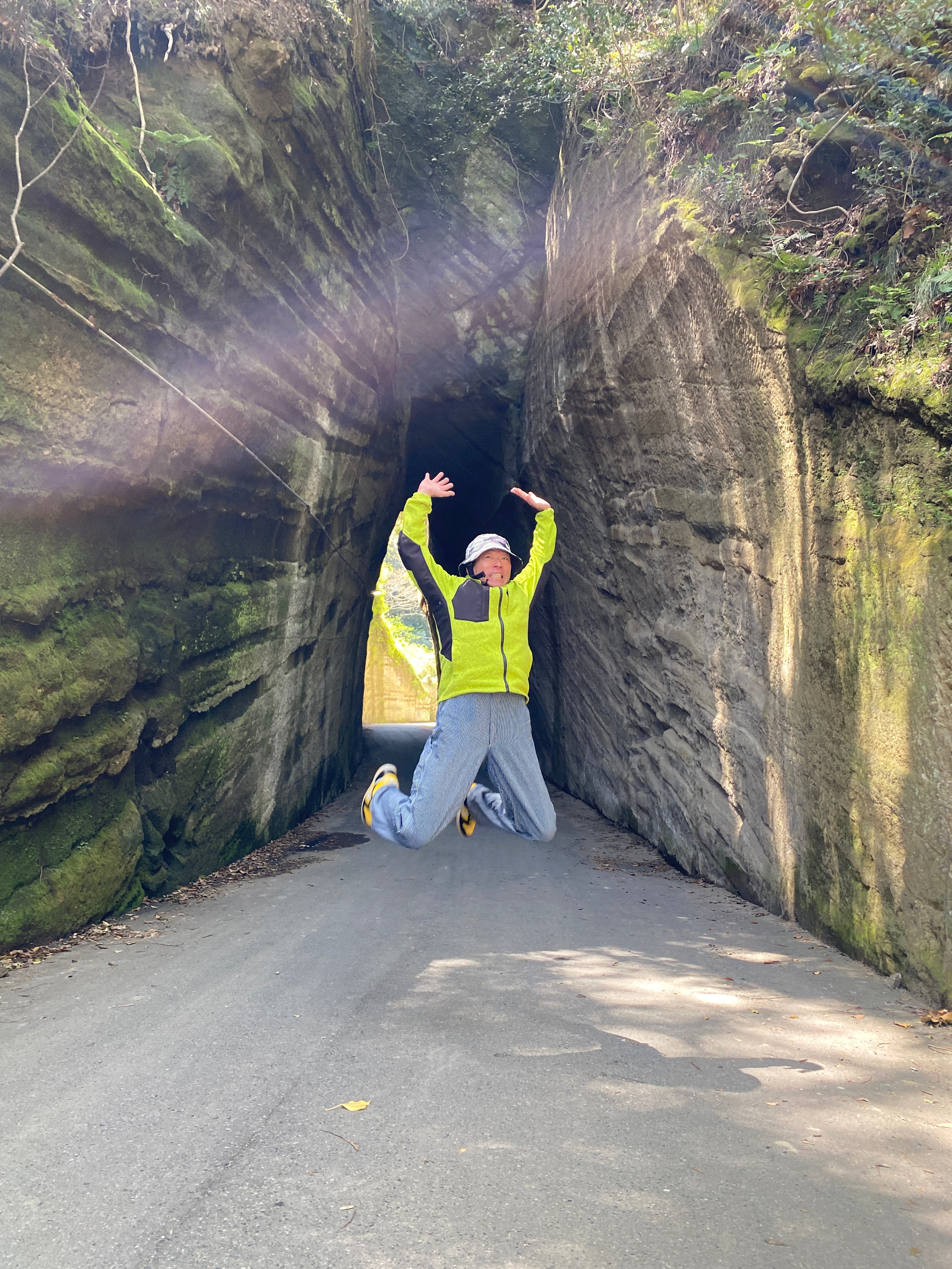 燈籠坂大師の切通しトンネル